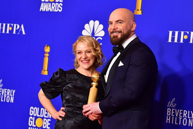 Chris Butler y Arianne Sutner en los Globos de Oro 2020. (Foto: AFP)
