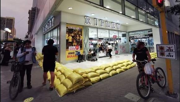 Los sacos han sido colocados en sus tiendas de Chiclayo, Trujillo y sus dos tiendas de Piura. También, en Lima en sus tiendas de Mega Plaza, Miraflores y Primavera. (Foto: Facebook)