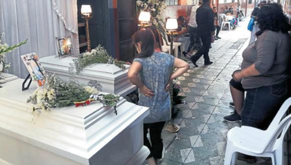 Las menores y su padre fueron velados en la quinta donde se mudaron hace un mes. El entierro será hoy en el cementerio Baquíjano. (Yasmin Angulo / El Comercio)