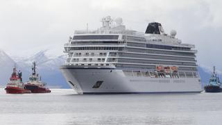 El crucero Viking Sky alcanza puerto tras dramática evacuación en Noruega | FOTOS