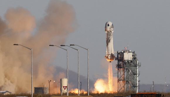 Hoy, el despegue de uno de los cohetes de Blue Origin. REUTERS