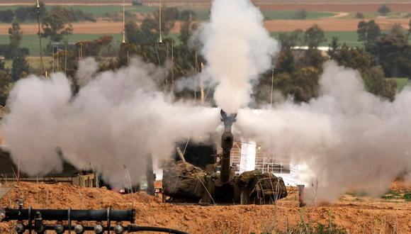 Una unidad de artillería israelí dispara hacia objetivos en la Franja de Gaza, en el sur de Israel, el 14 de enero de 2024. Israel celebra el 14 de enero de 2024 el centésimo día desde los ataques de Hamás del 7 de octubre |  EFE/EPA/ATEF SAFADI