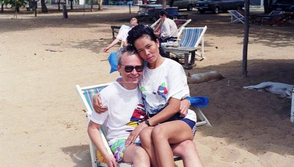 Sommai y su esposo en Pattaya hace casi 30 años. Foto: NIELS MOLBÆK, vía BBC Mundo