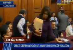 Martha Chávez abandonó debate sobre aborto por violación (VIDEO)