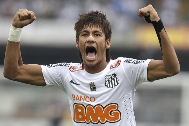 Neymar jugó en el primer equipo del Santos desde el 2009 hasta el 2013 antes de irse al Barcelona. (AP Photo/Andre Penner, File)