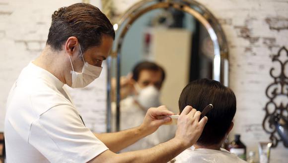 Al igual que la ministra de Producción, Rocío Barrios, Alva remarcó que la mayoría de servicios como el de las peluquerías deberán operar bajo la modalidad de delivery.