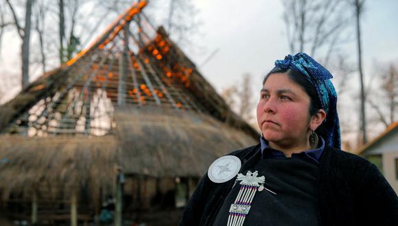 La machi mapuche Jesica Huentemil, de la comunidad Fermin Manquilef. (JAVIER TORRES / AFP).