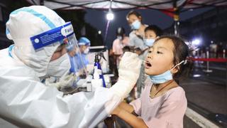 China registra 33 nuevos positivos de coronavirus, de los que 4 son contagios locales 