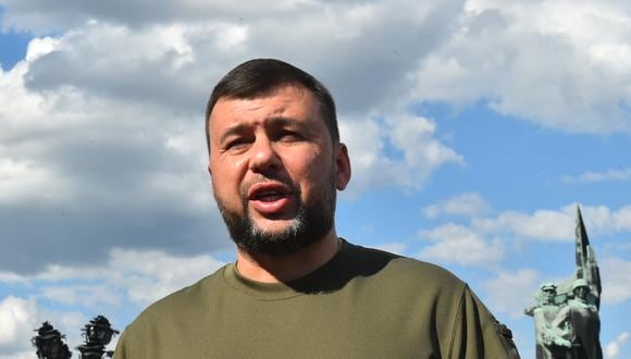 Denis Pushilin, líder de los separatistas en la autoproclamada República Popular de Donetsk (DNR), habla con los periodistas el 13 de julio de 2022, en medio de la acción militar rusa en curso en Ucrania. (Foto de Olga MALTSEVA / AFP)