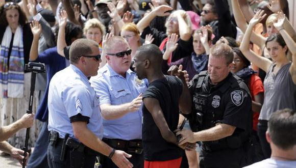 Ferguson: Declaran estado de emergencia tras disturbios