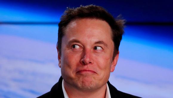 El fundador de SpaceX, Elon Musk, reacciona en una conferencia de prensa posterior al lanzamiento del cohete SpaceX Falcon 9, que transportaba la nave espacial Crew Dragon. (Foto de archivo: REUTERS/Mike Blake)