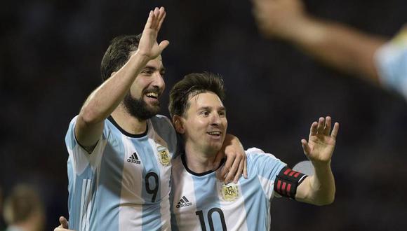 Gonzalo Higuaín hizo una comparación entre las ligas de España e Inglaterra, un posible destino para Lionel Messi. (Foto: AFP)