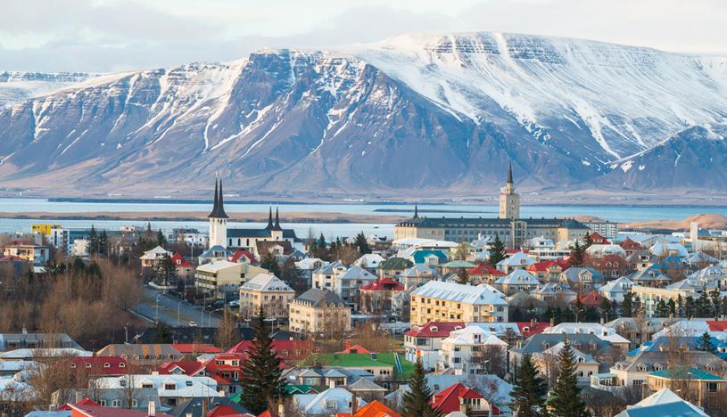 Reikiavik. Islandia está de moda. Visitas culturales, religiosas, paseos junto al lago y hasta probar el que dicen es el mejor hot dog del mundo son algunas de las actividades que podemos hacer. (Foto: Shutterstock)