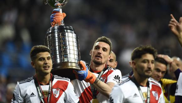 “Las piedras, postergaciones y reclamos previos quedaron olvidados por un partido que ya está en la historia. En verdad, los dos choques fueron memorables y modélicos”. (Foto: AFP)