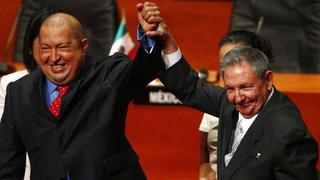 Hugo Chávez saluda a Raúl Castro pero sigue sin dejarse ver 