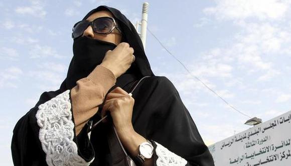 La ciudadana es diplomada y una alta ejecutiva de un banco al este saudí de Qassim. | Foto: Reuters / Referencial