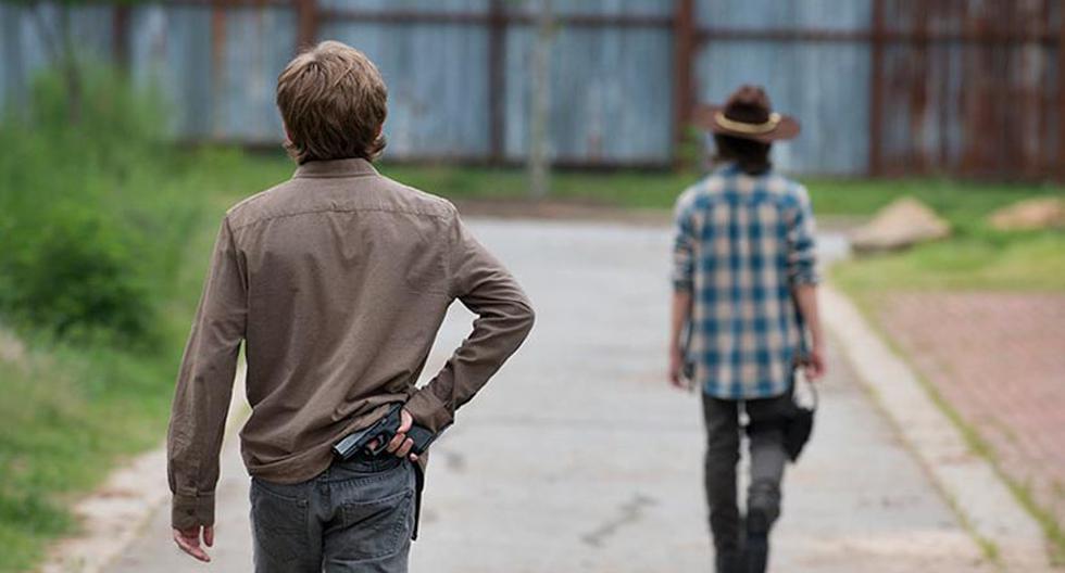 Austin Abrams es Ron y Chandler Riggs es Carl en 'The Walking Dead' (Foto: AMC)