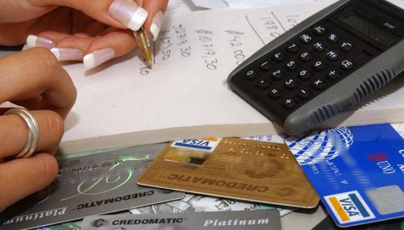 La SBS prepublicó la obligatoriedad para que los bancos ofrezcan, por lo menos, una tarjeta de crédito sin membresía. (Foto: Archivo El Comercio)