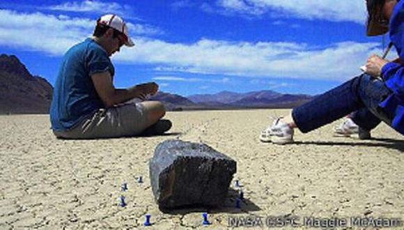 Resuelven el misterio de las rocas viajeras de California
