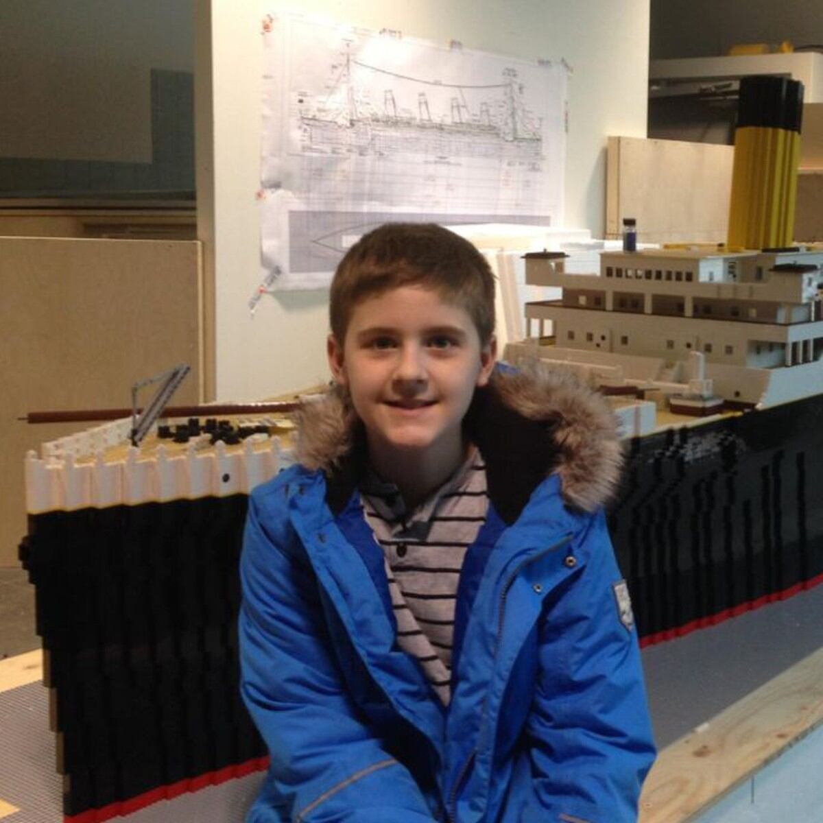 Así construyó un niño de 10 años el Titanic de LEGO más grande del mundo