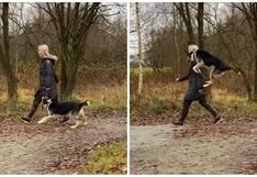 Un perro adora pasear junto a su dueña y lo demuestra de la forma más tierna