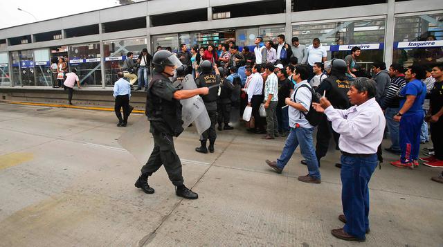 Caos en el Metropolitano por falta de buses en hora punta - 5