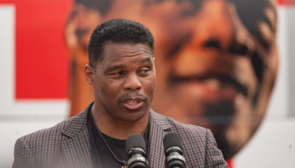 En esta foto de archivo tomada el 9 de septiembre de 2022, Herschel Walker, candidato republicano al Senado de los Estados Unidos por Georgia, habla en un evento de campaña en Gwinnett, Georgia. (Foto de Megan Varner / AFP)