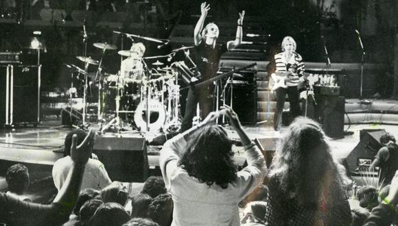 Diversas consignas contra el régimen de Pinochet, el baterista Stewart Copeland vistiendo una polera con la figura de Salvador Allende y reuniones entre Sting y los familiares de los desaparecidos en la dictadura marcaron la presentación de The Police en el Festival de Viña del Mar de 1982.