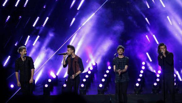 One Direction sorprende cantando karaoke con James Corden