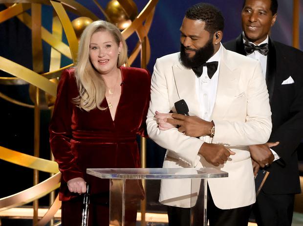 The beloved actress received a standing ovation as she took the Emmy stage.  (Photo: KEVIN WINTER / GETTY IMAGES NORTH AMERICA / Getty Images via AFP)