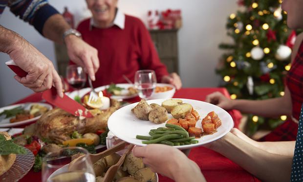 During the holidays, enjoy a healthy dinner.  (Photo: gpointstudio on Freepik)
