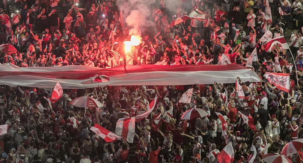 Los hinchas ya no podrán llevar banderolas a los estadios en la Copa Liberatdores. (Foto: Facebook Conmebol Libertadores)