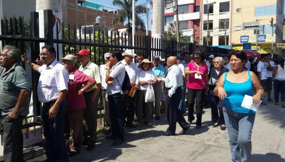 Chiclayo: Decenas de fonavistas cobraron deuda del Estado