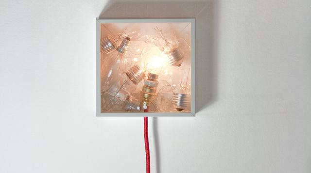 Lámpara inusual: Este objeto está creado con focos rotos - 1