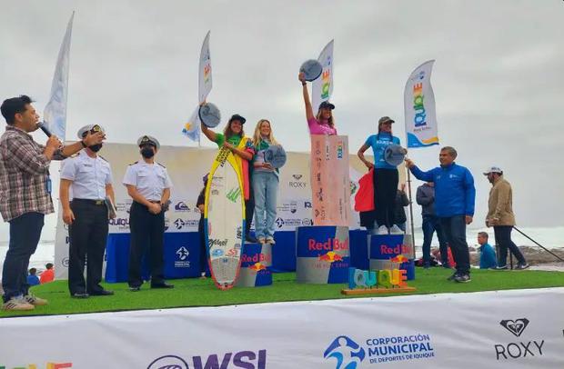 Sol Aguirre salió campeona en las categorías Open y Junior mujeres. (Foto: Quiksilver Roxy Iquique Pro)