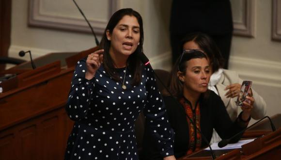 Durante el debate sobre la creación de la Superintendencia de Entidades Solidarias, Úrsula Letona admitió haber recibido un préstamo de parte de la Cooperativa San Isidro para el financiamiento de su campaña política. El congresista Belaunde, en este sentido, la invitó a retirar el proyecto de ley por conflicto de intereses. (Foto: Archivo El Comercio)