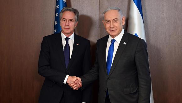 El primer Ministro israelí Benjamin Netanyahu (R) durante una reunión con el Secretario de Estado de los Estados Unidos, Antony Blinken (L), en la primera oficina del ministro en Jerusalén, 1 de mayo de 2024. EFE/EPA/HAIM TZACH/GPO