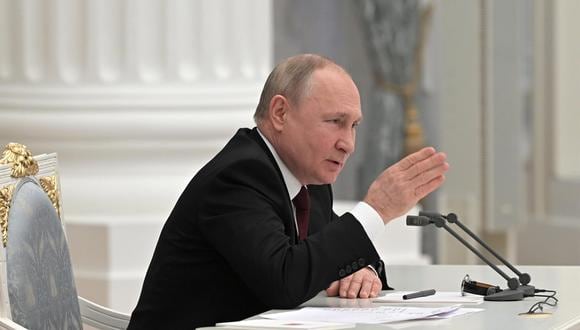 El presidente ruso, Vladimir Putin, encabeza una reunión con miembros del Consejo de Seguridad de Rusia en el Kremlin en Moscú, el 21 de febrero de 2022. (EFE/EPA/ALEXEI NIKOLSKY / KREMLIN).