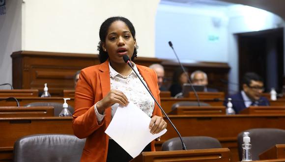 Rosangella Barbarán, de Fuerza Popular, afirma que Rosselli Amuruz sí merece algún tipo de sanción. (Foto: Congreso)