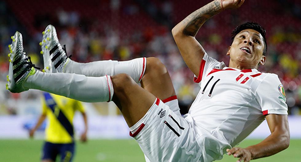 Raúl Ruidíaz ingresó en el segundo tiempo para ayudar a la Selección Peruana a ganarle a Ecuador. Tuvo dos chances clara pero quedó en empate. (Foto: AFP)