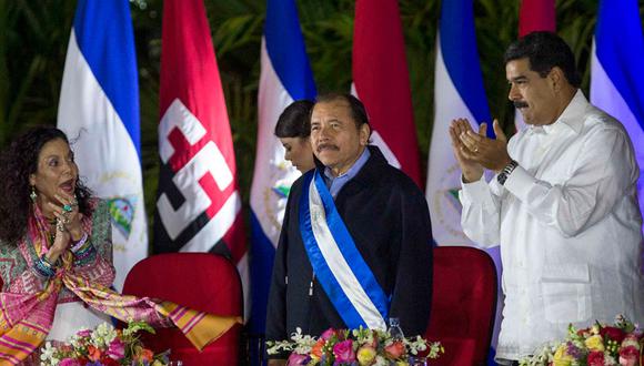 El Gobierno de Daniel Ortega y Rosario Murillo es el principal aliado político y económico de Nicolás Maduro en Centroamérica. En la foto celebran la toma de su tercer mandato consecutivo en Nicaragua. (Archivo EFE)