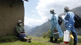 Puno: brigadas caminan tres horas para vacunar contra el coronavirus en comunidades alejadas de Sandia | FOTOS