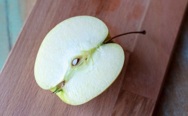 La manzana es un fruto climatérico, cuya vida en postcosecha en condiciones de conservación óptimas varía entre dos y ocho meses, según las variedades. (Foto: Pixabay)
