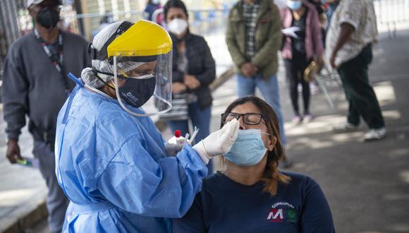 Estos son los vacunatorios donde puedes descartar si tienes coronavirus. (Foto: Ernesto Benavides / AFP)