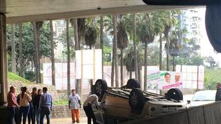 Barranco: un herido dejó la volcadura de un auto en la bajada Armendáriz