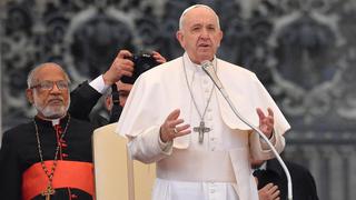 Papa Francisco dice que quien rechaza a los homosexuales "no tiene corazón humano"