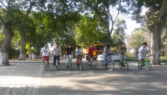 Municipio de Lima enseñó a universitarios a manejar bicicleta