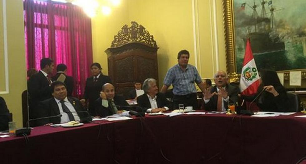 Congresista Benítez provocó revuelo en sesión por caso Yovera. (Foto: Carlos Tubino)
