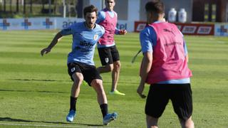 Uruguay dio el primer paso para medirse ante Perú: completó su primera práctica con todo su plantel