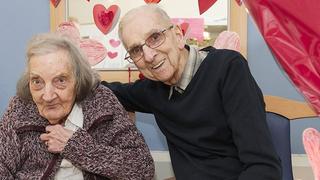 Historia de amor: le escribió un diario durante 70 años a su esposa para que nunca lo olvide